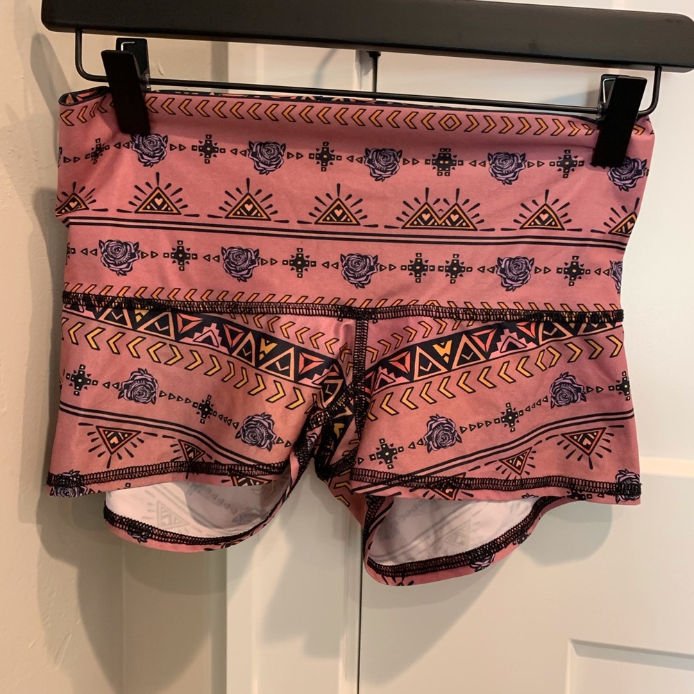 Teeki Guns n Roses sun short